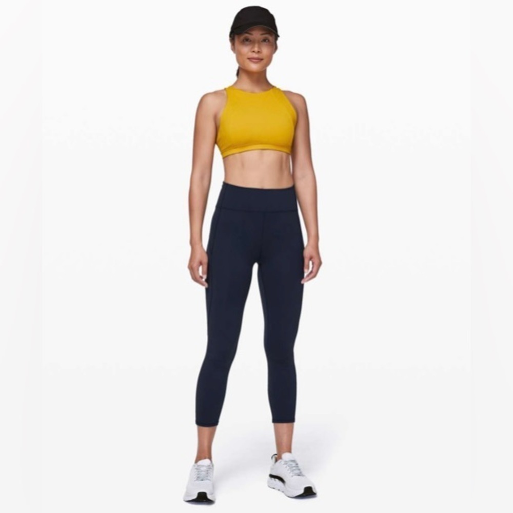 Lululemon In Movement Crop 23 “ in True Navy Color Size 6